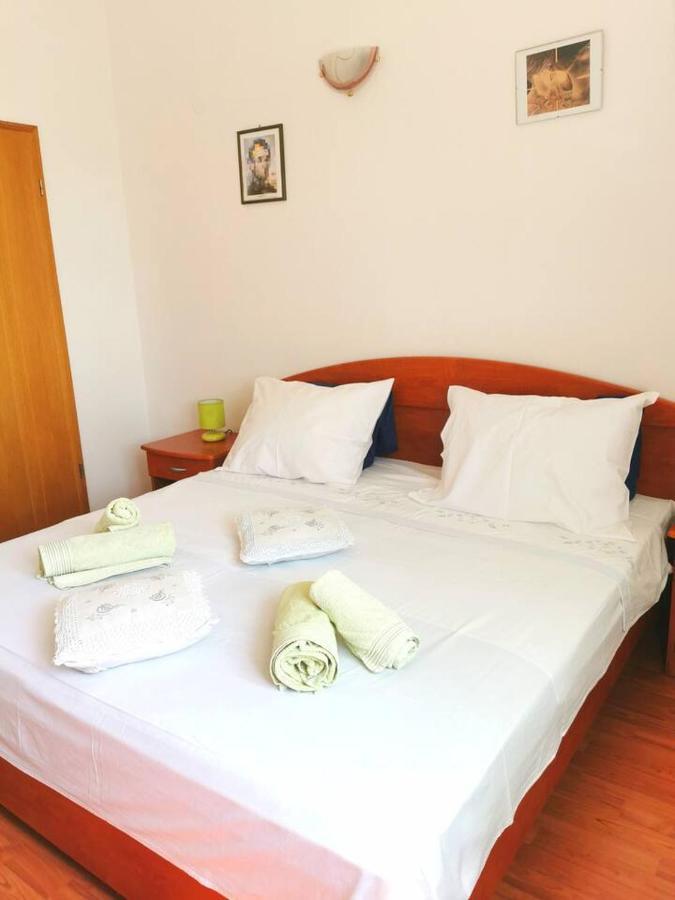 Apartment Biljana Bol Exterior photo